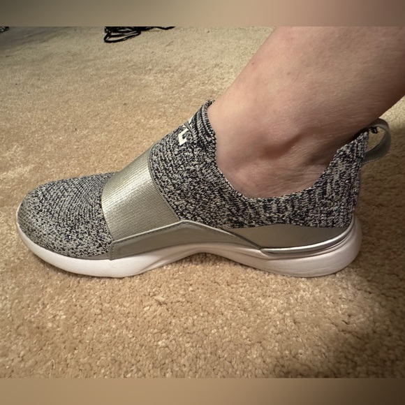 APL Women's TechLoom Bliss Heather Grey/ White / Black Athletic Propulsion Labs - Picture 7 of 8